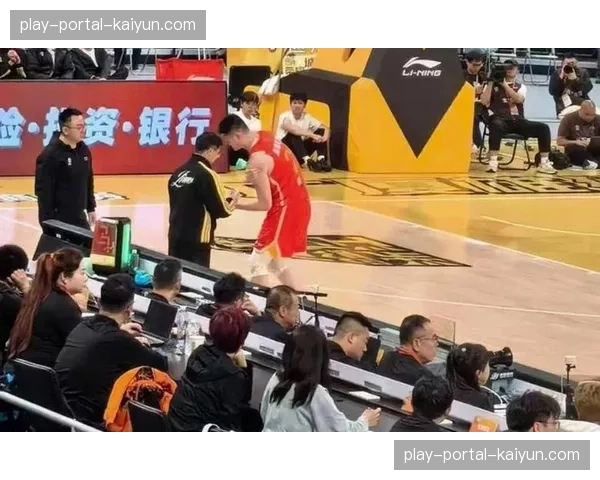 胡金秋伤退，广厦客场不敌广州龙狮，总比分1-3出局